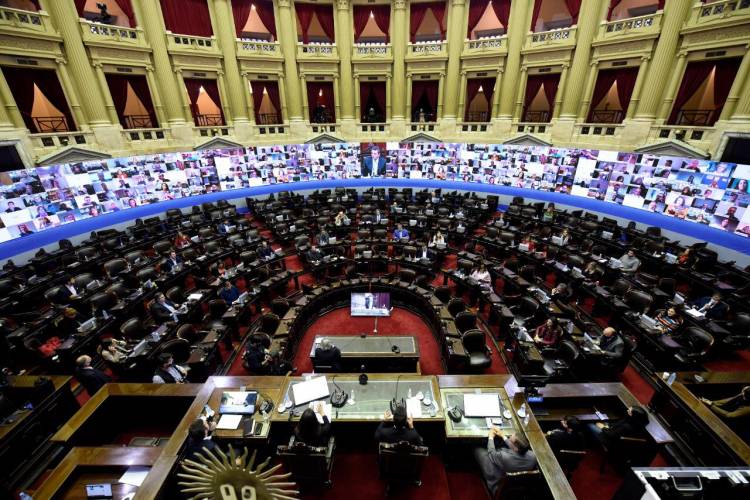 HISTÓRICO: CON UNA CAPACITACIÓN EN PERSPECTIVA DE GÉNERO, DIPUTADOS PROBÓ LAS SESIONES A DISTANCIA