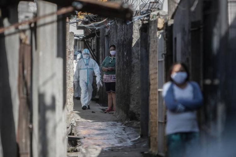 SI BIEN EL NÚMERO DE INFECTADOS AÚN ES ALTO, HOY SE REGISTRÓ UN LEVE DESCENSO EN LOS NUEVOS CASOS DE CORONAVIRUS EN ARGENTINA