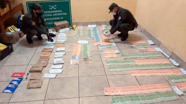 SANTIAGO DEL ESTERO: CAMIÓN LLEVABA CASI $11 MILLONES DIVIDIDOS EN SOBRES PARA DIVERSOS DESTINATARIOS
