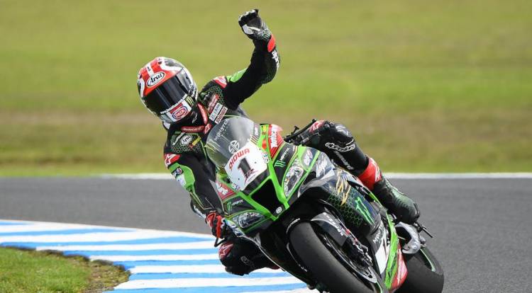 JONATHAN REA VOLVIÓ AL TRIUNFO EN EL SUPERBIKE HACIENDO DOBLETE ESTE DOMINGO EN MOTORLAND, “TATI” MERCADO SUFRIÓ UN DURO ACCIDENTE