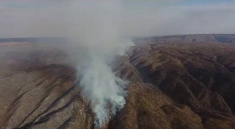 CONTINÚA ACTIVO EL INCENDIO EN LA ZONA NORTE DE LA PROVINCIA DE SAN LUIS