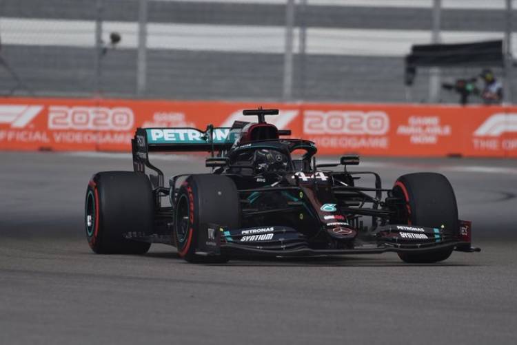 LEWIS HAMILTON SUMÓ UNA NUEVA POLE EN LA FÓRMULA 1