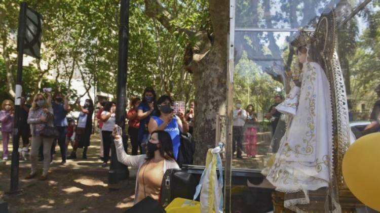 SANTA FE: EN SU DÍA, ROSARIO CELEBRÓ CON UNA CARAVANA RELIGIOSA Y UN ACTO OFICIAL SIN PÚBLICO