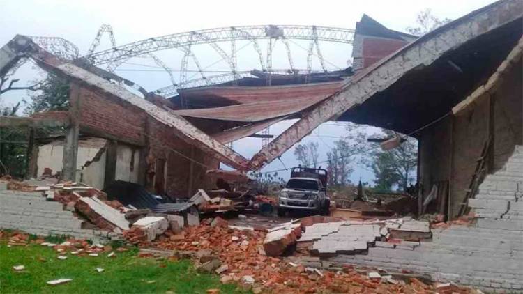 UN TEMPORAL PROVOCÓ VOLADURA DE TECHOS Y DEJÓ AMPLIAS ZONAS SIN LUZ EN VARIAS LOCALIDADES DE CORRIENTES 