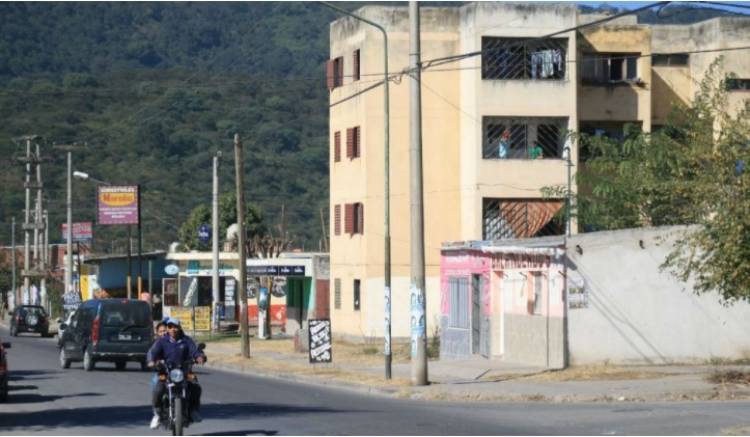 SALTA: TIROS, VARIOS HERIDOS Y DETENIDOS 