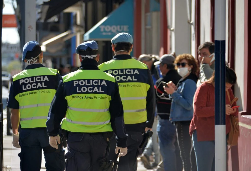EN LA CIUDAD BONAERENSE DE TANDIL, MULTA A LOS QUE CIRCULEN DESPUÉS DE LAS 18 SIN JUSTIFICAR