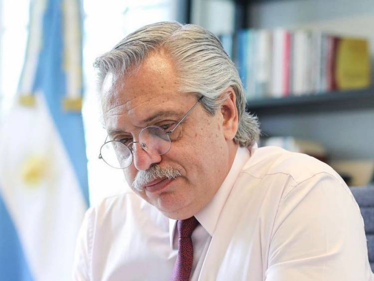 EL PRESIDENTE FERNÁNDEZ FUE HISOPADO Y DIO NEGATIVO DE COVID-19, PERO PERMANECERÁ AISLADO POR PRECAUCIÓN