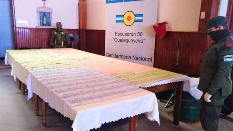 ENTRE RÍOS: EN UN OPERATIVO DE GENDARMERÍA INCAUTARON MILLONARIA SUMA DE DINERO TRASLADADA EN UN VEHÍCULO