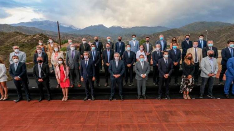 LA RIOJA: FERNÁNDEZ ENCABEZÓ EN CHILECITO LA SEGUNDA REUNIÓN DEL GABINETE FEDERAL