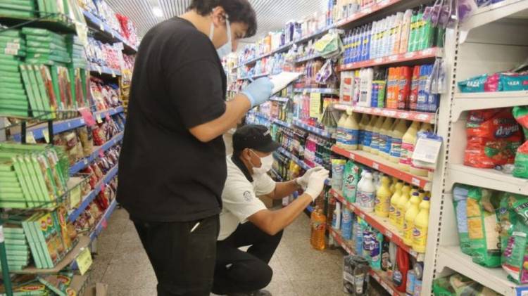 DATOS DEL INDEC: UNA FAMILIA NECESITÓ MÁS DE $54.000 PARA NO CAER DEBAJO DE LA LÍNEA DE POBREZA