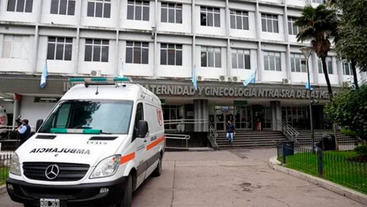 EN TUCUMÁN HALLARON UN BEBÉ DENTRO DE UN CONTENEDOR DE BASURA PERO NO PUDIERON SALVARLE LA VIDA