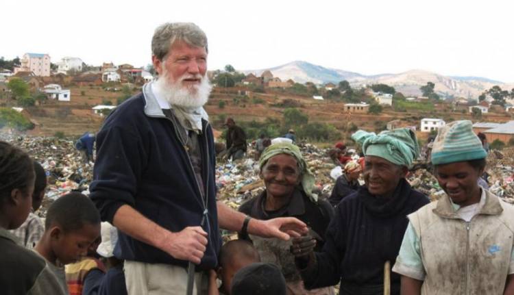 PEDRO OPEKA, EL CURA ARGENTINO QUE ES CANDIDATO AL PREMIO NOBEL DE LA PAZ