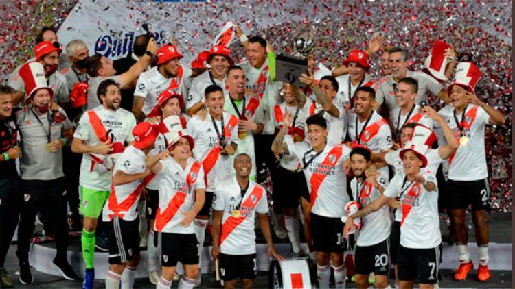 RIVER CAMPEÓN DE LA SUPERCOPA ARGENTINA, GOLEÓ A RACING CON UN INAPELABLE 5-0