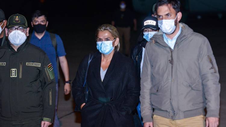 BOLIVIA: DETUVIERON A LA EXPRESIDENTA DE FACTO JEANINE ÁÑEZ, FUE TRASLADADA A LA PAZ