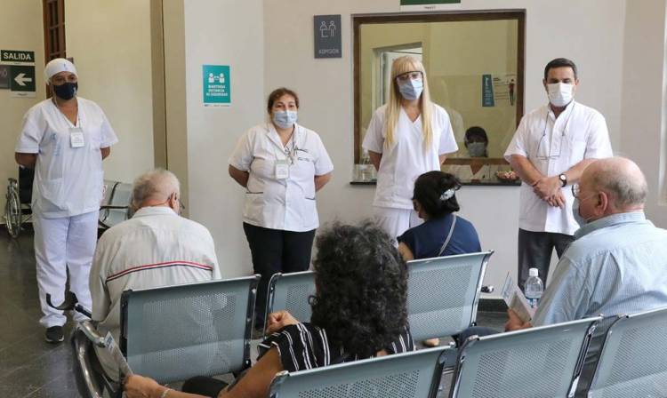 CORONAVIRUS EN TUCUMÁN: COMENZÓ LA VACUNACIÓN PARA EXTRANJEROS MAYORES DE 70 AÑOS
