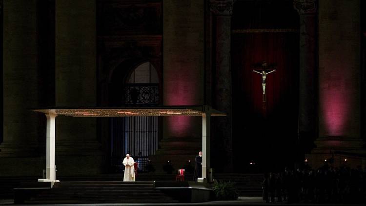 VIERNES SANTO: EL PAPA PRESIDIÓ EN LA PLAZA SAN PEDRO UN VÍA CRUCIS ESCRITO POR NIÑOS Y JÓVENES