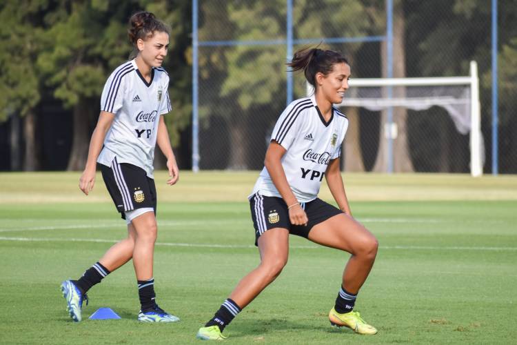 MARTINA DEL TRECCO JUNTO AL SELECCIONADO ARGENTINO FEMENINO DE FÚTBOL YA ESTÁN EN BILBAO PARA JUGAR UNA COPA INTERNACIONAL