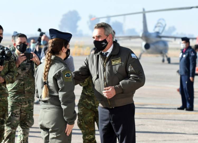 SAN LUIS: AGUSTÍN ROSSI PRESIDIRÁ CEREMONIA DE “PRIMER VUELO SOLO” EN LA V BRIGADA AÉREA Y RECORRERÁ LA GUARNICIÓN DE EJÉRCITO ARGENTINO