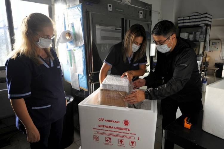 LA PROVINCIA DE SAN LUIS RECIBIÓ ESTA MAÑANA 8.900 DOSIS DE VACUNAS CONTRA EL CORONAVIRUS