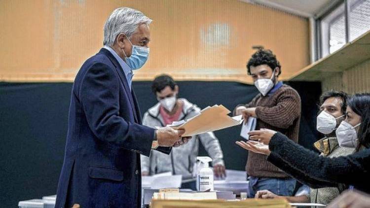 EN LAS ELECCIONES DE CONSTITUYENTES EN CHILE EL OFICIALISMO SUFRIÓ UNA DURA DERROTA, SORPRENDIERON LOS INDEPENDIENTES