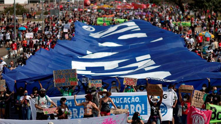 MASIVAS MOVILIZACIONES Y PROTESTAS EN BRASIL, PIDEN DESTITUIR A BOLSONARO POR SU MANEJO DE LA PANDEMIA