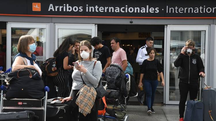 DESDE ESTE SÁBADO SE RENOVARÁ EL DNU CON LAS MISMAS RESTRICCIONES Y MANTENDRÁN CUPO DE INGRESO AL PAÍS