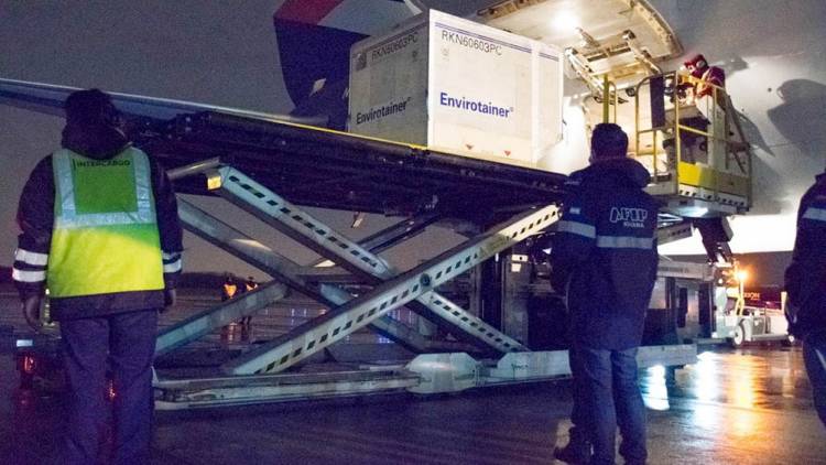 CAMPAÑA DE INMUNIZACIÓN EN ARGENTINA: LLEGARON MÁS DE 1,3 MILLÓN DE DOSIS DE LA VACUNA ASTRAZENECA DESDE ESTADOS UNIDOS