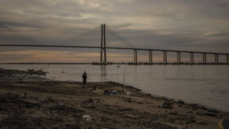 EL GOBIERNO PIDE LIMITAR EL CONSUMO DE AGUA EN 7 PROVINCIAS POR LA HISTÓRICA BAJANTE DEL RÍO PARANÁ
