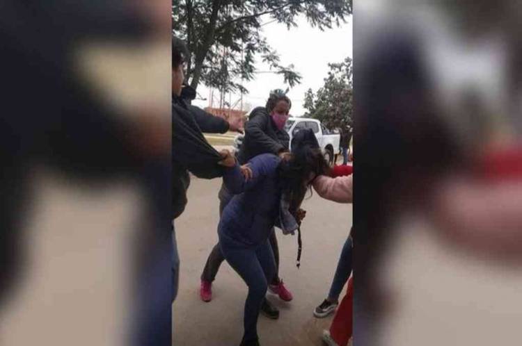 SALTA: ESCÁNDALO EN PICHANAL, UN GRUPO DE MUJERES AGREDIÓ A GOLPES A UNA CONCEJAL