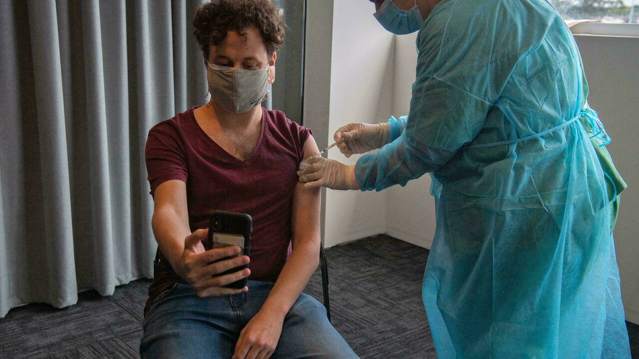 TRES PAÍSES DE AMÉRICA LATINA YA APLICAN UNA TERCERA DOSIS CONTRA EL CORONAVIRUS