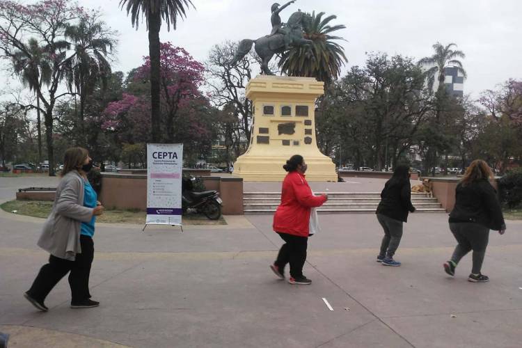 TUCUMÁN: EL CENTRO PROVINCIAL DE TRASTORNOS ALIMENTARIOS BRINDA CHARLAS EN LA PLAZA SAN MARTÍN