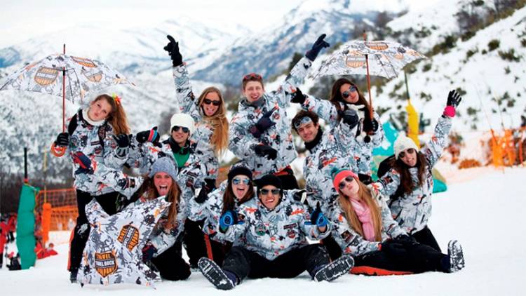 RÍO NEGRO: AFIRMAN QUE A FINES DE SEPTIEMBRE REGRESARÁN LOS VIAJES DE EGRESADOS A BARILOCHE