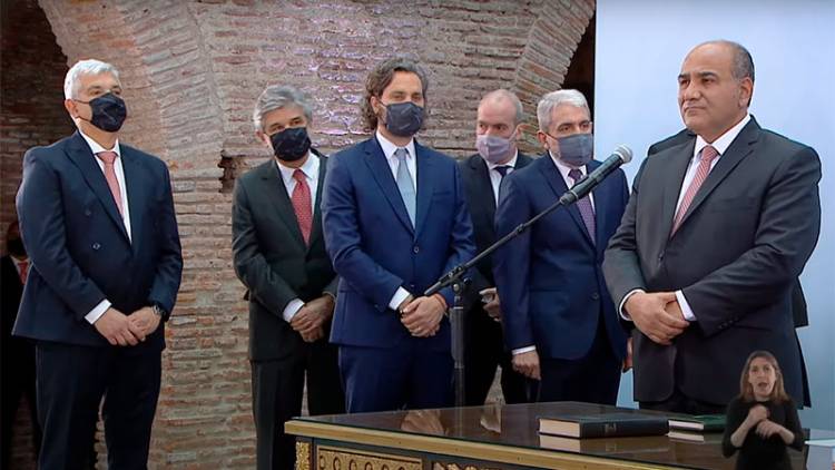 FERNÁNDEZ TOMÓ JURAMENTO A LOS NUEVOS MINISTROS: "LA SOLUCIÓN DEL PROBLEMA ESTÁ EN QUE ESTEMOS MÁS UNIDOS QUE NUNCA"