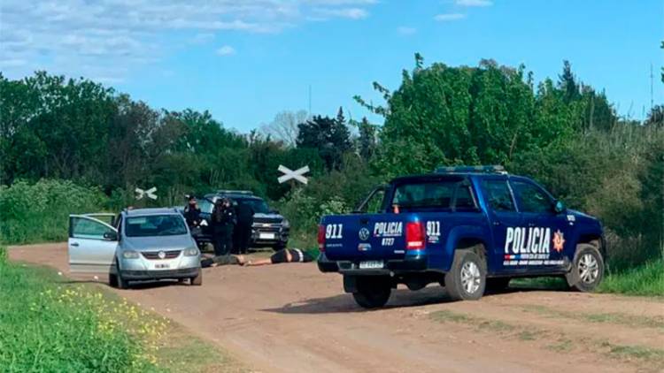 NUEVO CRIMEN EN ROSARIO: “CON LA MAFIA NO SE JODE”, EL MENSAJE JUNTO A DOS JÓVENES EJECUTADOS A BALAZOS
