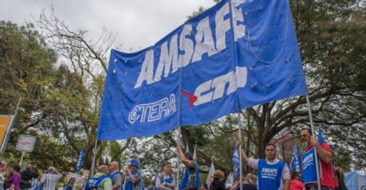 PARO DOCENTE DE 24 HORAS POR UN RECLAMO SALARIAL EN SANTA FE, EL GOBIERNO CONFÍA EN LLEGAR A UN ACUERDO