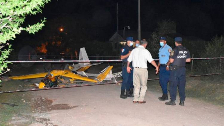 CÓRDOBA: TRES HERIDOS AL ESTRELLARSE UNA AVIONETA QUE HACÍA ACROBACIAS