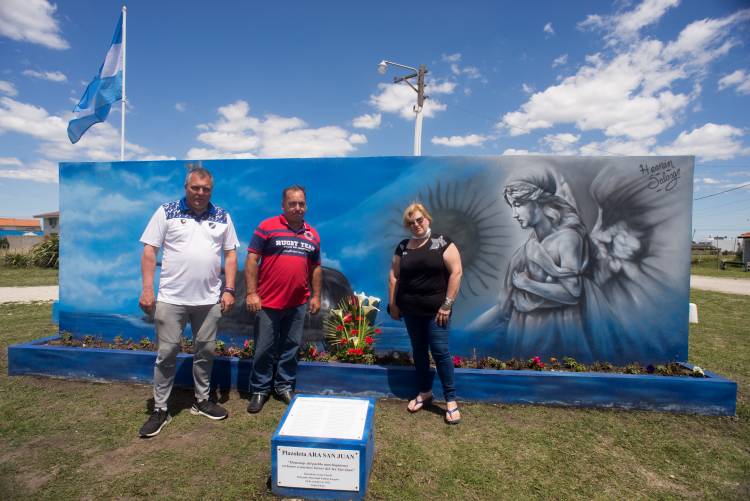 PARTIDO DE MAR CHIQUITA: EMOTIVO HOMENAJE A LAS VÍCTIMAS DEL ARA SAN JUAN EN LA PLAZOLETA DE SANTA ELENA