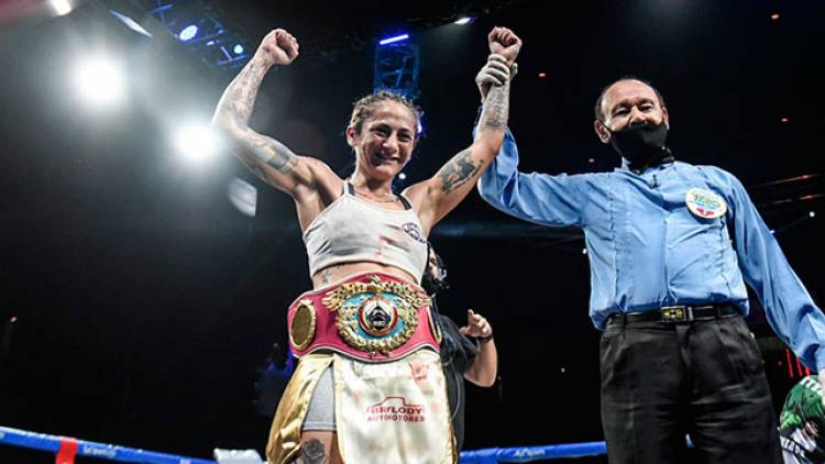 DÉBORA DIONICIUS LE GANÓ POR PUNTOS A LA TIGRESA ACUÑA EN EL RETORNO DEL BOXEO AL LUNA PARK Y ES CAMPEONA MUNDIAL