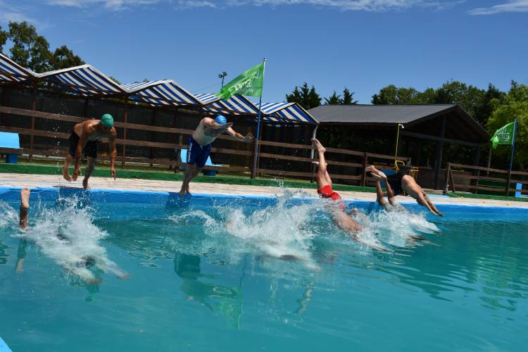 PARTIDO DE MAR CHIQUITA: SE INAUGURÓ LA TEMPORADA DE PILETAS EN LA ZONA MEDITERRÁNEA