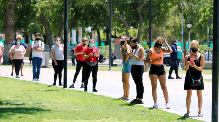 NUEVO RÉCORD DE CONTAGIOS EN ARGENTINA CON 81.210 NUEVOS CASOS EN LAS ÚLTIMAS 24 HORAS Y LA POSITIVIDAD SUPERÓ EL 52%.