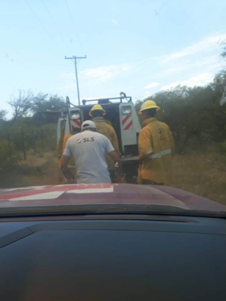 EN SAN LUIS COMBATEN UN INCENDIO FORESTAL EN INMEDIACIONES DE TORO NEGRO