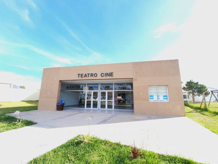 ESTE VERANO DISFRUTÁ DE LAS FUNCIONES Y ESPECTÁCULOS EN EL CINE TEATRO LEONARDO FAVIO  DE SANTA CLARA DEL MAR 