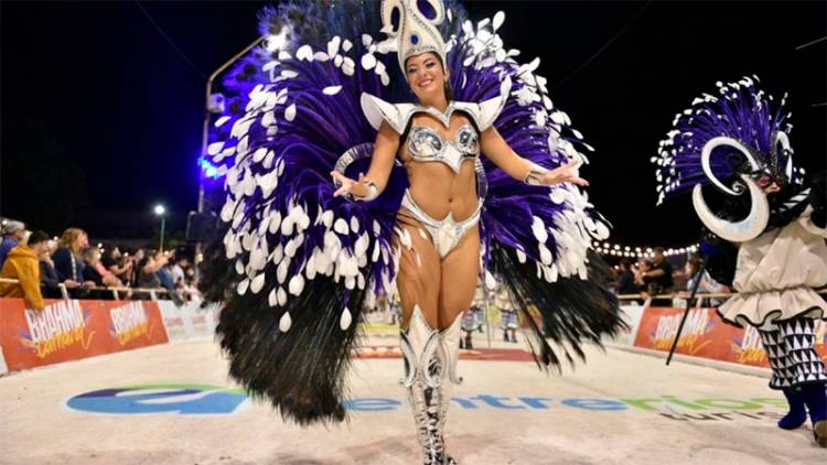 EN LA QUINTA NOCHE DEL “CARNAVAL DEL PAÍS” SE CONTÓ CON LA PRESENCIA DE CASI 20 MIL PERSONAS