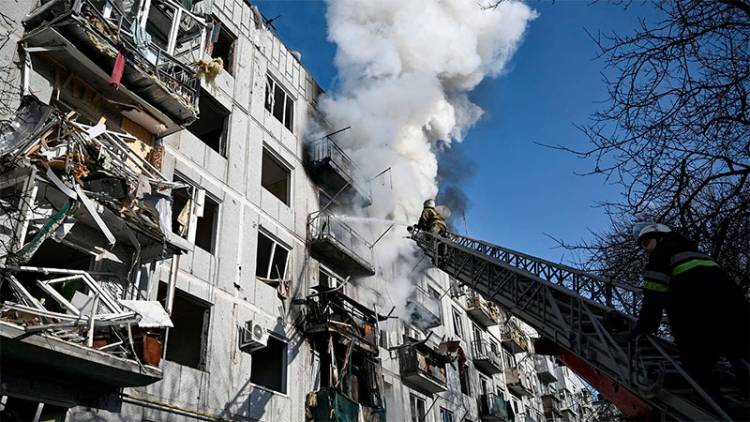 UCRANIA: BALANCE PARCIAL CON AL MENOS 50 MUERTOS Y HERIDOS EN BOMBARDEOS, INVOLUCRA A BIELORRUSIA EN EL CONFLICTO