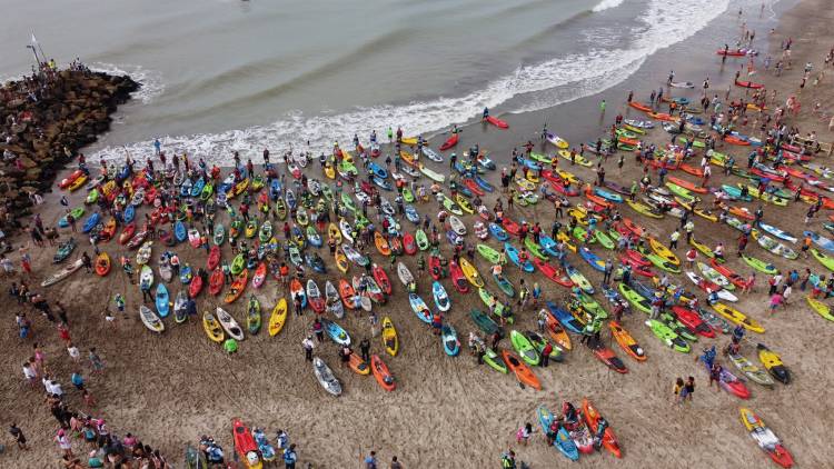 PARTIDO DE MAR CHIQUITA: MULTITUDINARIO CONCURSO DE PESCA EN KAYAK EN SANTA CLARA DEL MAR 