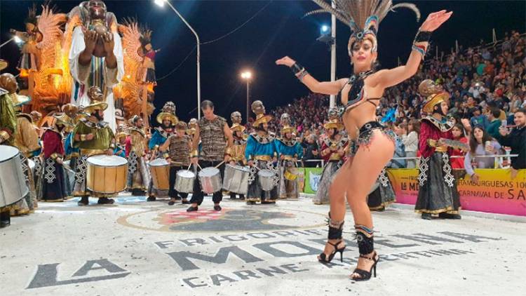 UN GRAN CIERRE DEL CARNAVAL DE GUALEGUAYCHÚ DONDE “PAPELITOS” FUE LA GANADORA