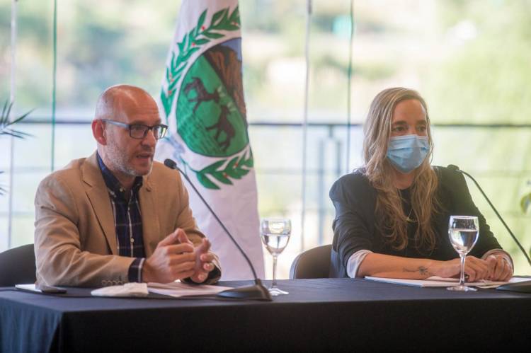 EL GOBIERNO DE SAN LUIS OTORGÓ UN AUMENTO SALARIAL DEL 46% A LA ADMINISTRACIÓN PÚBLICA, PLAN DE INCLUSIÓN SOCIAL, BECAS 22 AG Y JÓVENES LÍDERES