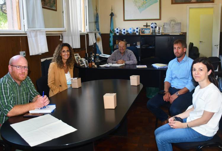 AUDITORES DEL HONORABLE TRIBUNAL DE CUENTAS DEL PARTIDO DE MAR CHIQUITA MANTUVIERON UN POSITIVO ENCUENTRO CON EL INTENDENTE JORGE PAREDI