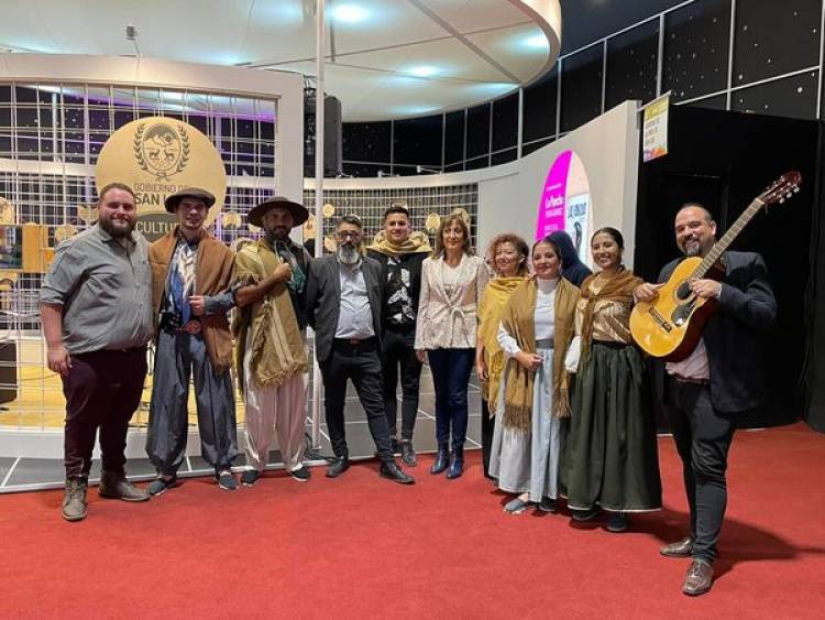 SAN LUIS ACOMPAÑÓ LA APERTURA DE LA 46° FERIA INTERNACIONAL DEL LIBRO CON MÚSICA CUYANA