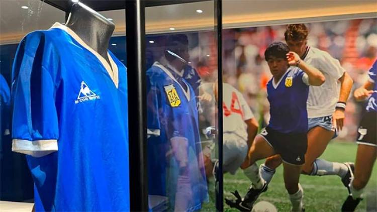 RÉCORD HISTÓRICO: SE SUBASTÓ EN NUEVE MILLONES DE DÓLARES LA CAMISETA DE DIEGO MARADONA